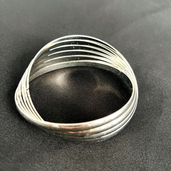 Silver-toned metal super unique and stylish bracelet. - Picture 3 of 4